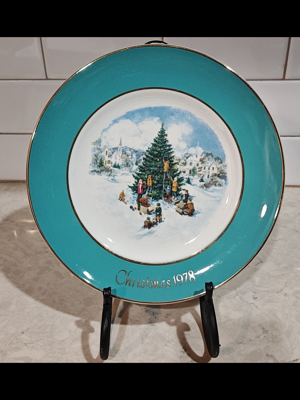 Vintage 1978 6th Edition Avon Christmas Plate "Trimming The Tree" W/Box